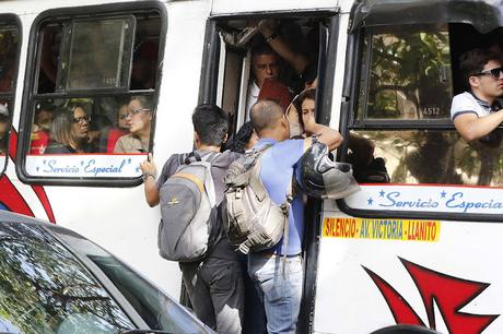 Oficializan aumento del pasaje urbano a Bs.150 en el país #Venezuela