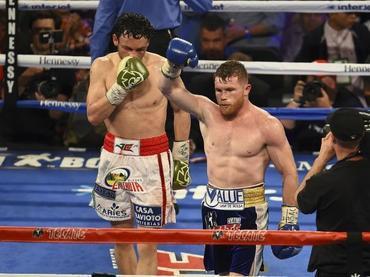 ‘Canelo’ le dio una paliza a Chávez Jr