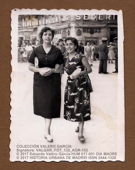 Fototeca: Especial Día de la Madre (I) Amparo en la Puerta del Sol