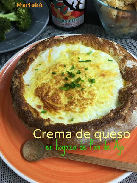 Crema De Queso En Hogaza De Pan De Ajo