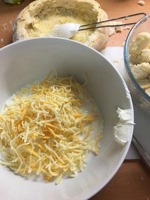 Crema De Queso En Hogaza De Pan De Ajo