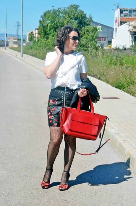 Falda polipiel bordada