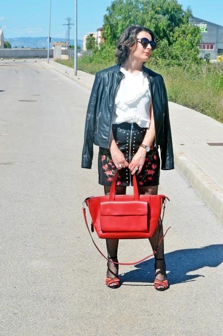 Falda polipiel bordada