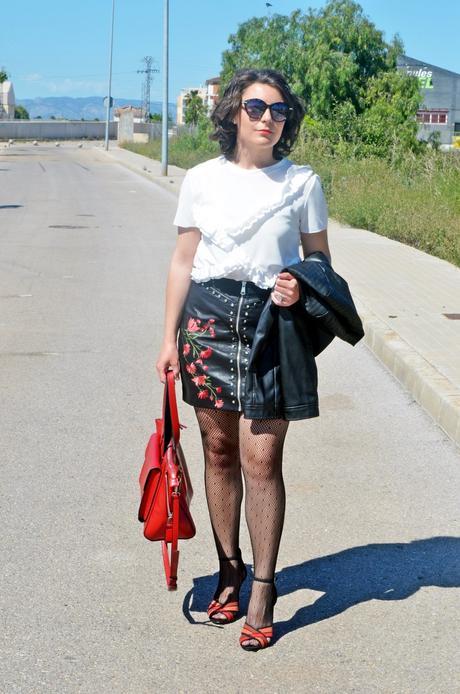 Falda polipiel bordada