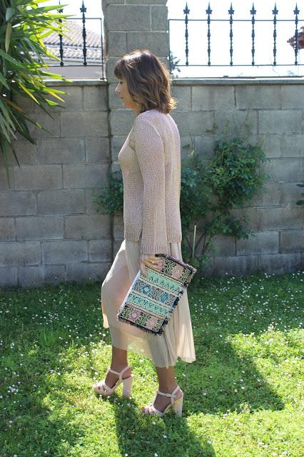 MIS LOOKS - FALDA PLISADA CON TRANSPARENCIAS