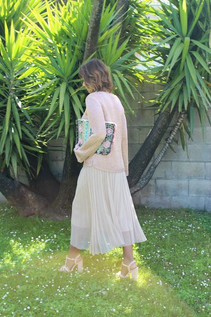 MIS LOOKS - FALDA PLISADA CON TRANSPARENCIAS