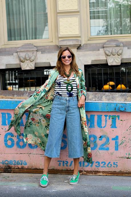 kimono verde y vans