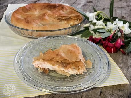 Tarta brick de salmón y cebolla caramelizada