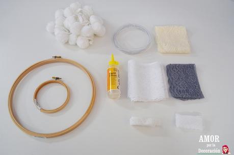 3 ATRAPASUEÑOS DIY CON AROS DE BORDAR, ENCAJES Y POMPONES DE LANA 3 ATRAPASUEÑOS DIY CON AROS DE BORDAR, ENCAJES Y POMPONES DE LANA