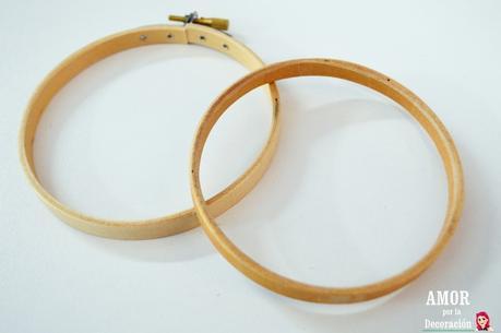 3 ATRAPASUEÑOS DIY CON AROS DE BORDAR, ENCAJES Y POMPONES DE LANA 3 ATRAPASUEÑOS DIY CON AROS DE BORDAR, ENCAJES Y POMPONES DE LANA