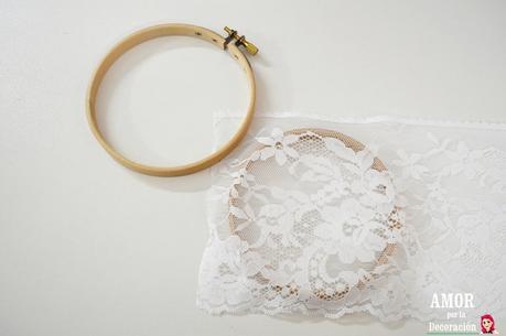 3 ATRAPASUEÑOS DIY CON AROS DE BORDAR, ENCAJES Y POMPONES DE LANA 3 ATRAPASUEÑOS DIY CON AROS DE BORDAR, ENCAJES Y POMPONES DE LANA