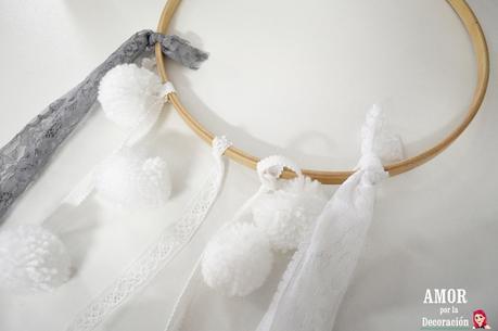 3 ATRAPASUEÑOS DIY CON AROS DE BORDAR, ENCAJES Y POMPONES DE LANA