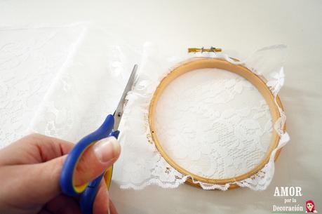 3 ATRAPASUEÑOS DIY CON AROS DE BORDAR, ENCAJES Y POMPONES DE LANA 3 ATRAPASUEÑOS DIY CON AROS DE BORDAR, ENCAJES Y POMPONES DE LANA