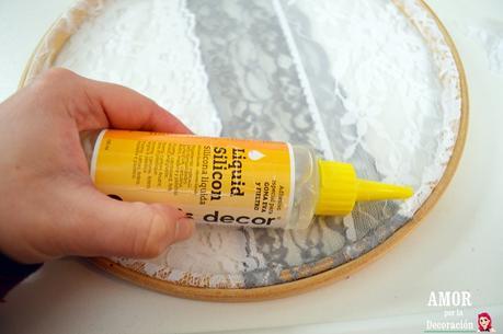 3 ATRAPASUEÑOS DIY CON AROS DE BORDAR, ENCAJES Y POMPONES DE LANA 3 ATRAPASUEÑOS DIY CON AROS DE BORDAR, ENCAJES Y POMPONES DE LANA