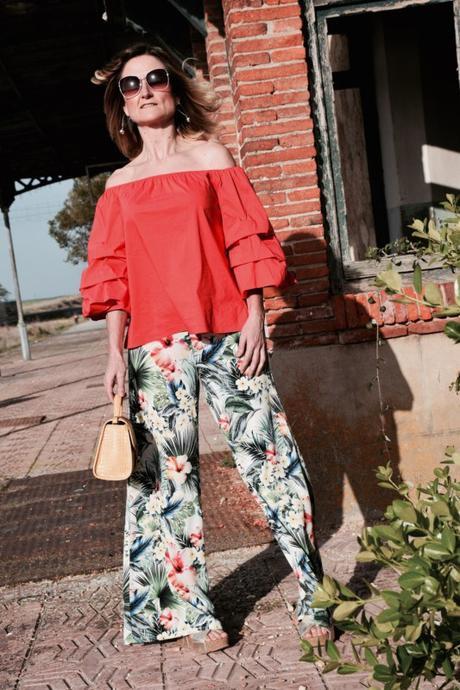 Tropical vibes palazo-tropical-verano-abullonada-naranja-hombros-al-aire