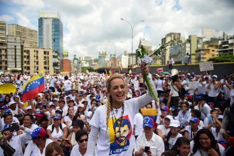 Leopoldo López “está bien”, según su esposa Lilian Tintori