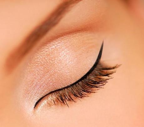 Trucos para aplicar delineador de forma profesional