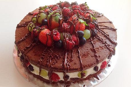 Tarta de chocolate y frutas