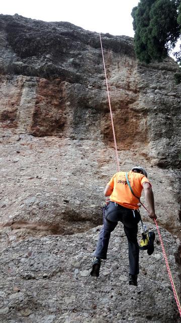 escalando en Montserrat, vía Funcio Clorofílica