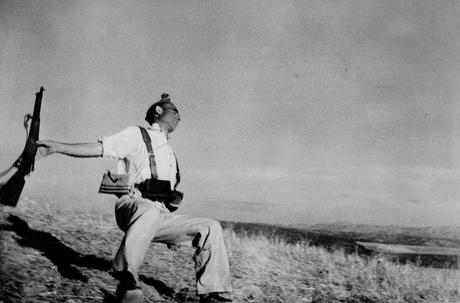 Robert Capa Muerte De Un Miliciano 1936 Robert Capa C International Center Of Photographymagnum Photoscontacto