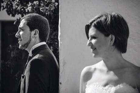 retrato-novio-novia-pared-fotografo-boda-tarragona