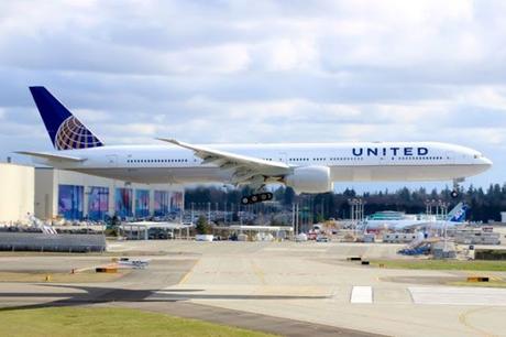 Nueva polémica: United Airlines envía a una pasajera por error a #París