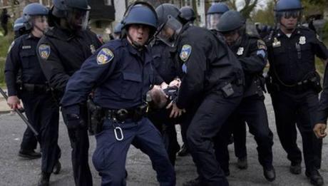 ¿Se puede tapar un desfile de miles de personas en Cuba con un infeliz y una bandera? + FOTOS #Cuba #CubaEsNuestra ¿Se puede tapar un desfile de miles de personas en Cuba con un infeliz y una bandera? + FOTOS #Cuba #CubaEsNuestra