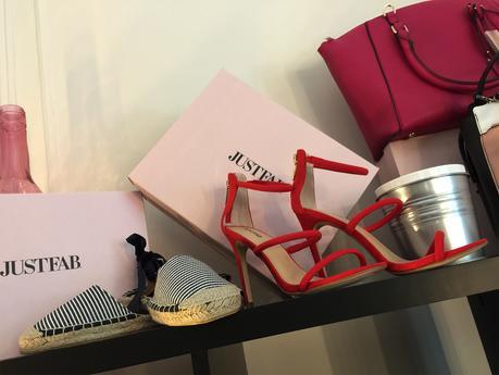 Estas sandalias naranjas también me encantaron :) Un día en la vida de una blogger de Moda y Belleza