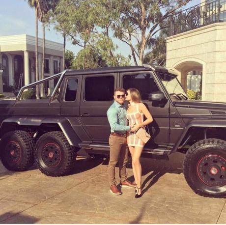 Canelo presume camioneta de 20 millones de pesos