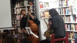 PRESENTACIÓN EL EXTRAÑO VERANO DE TOM HARVEY - Mikel Santiago