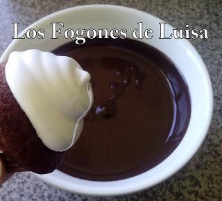 MINI MUFINS DE CHOCOLATE CON MERENGUE Y CHOCOLATE