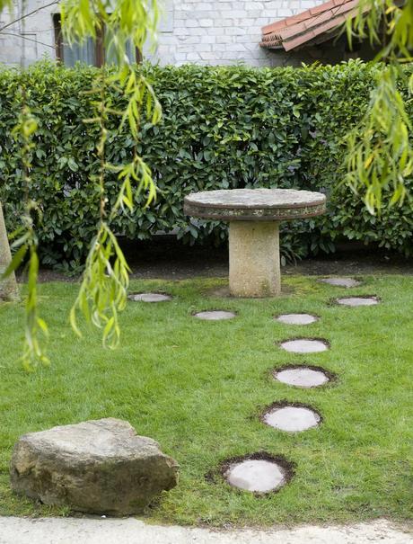 Hacer caminos con piezas de hormigón prefabricado