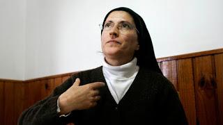 Diputados destacan la tarea de la monja que ayuda a travestis