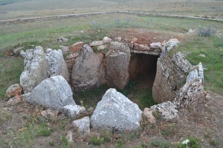 Las trece calaveras del dolmen de Arnillas