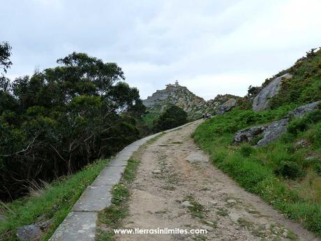 Rutas por Cíes. Camino al faro da Porta