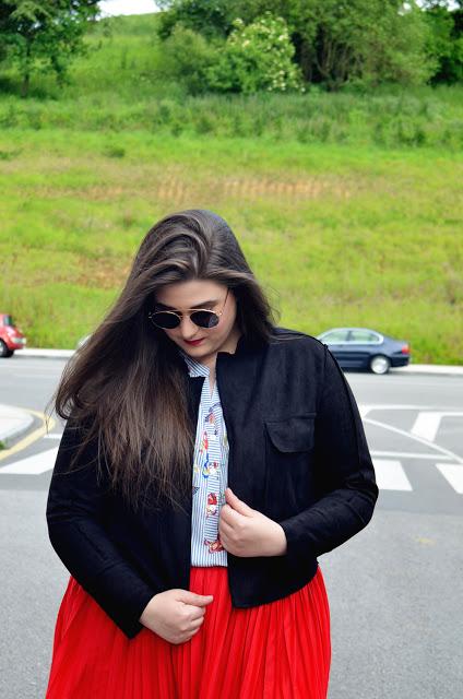 Outfit of the Day ~ Falda plisada, flores y rallas ~ Plus size Girl