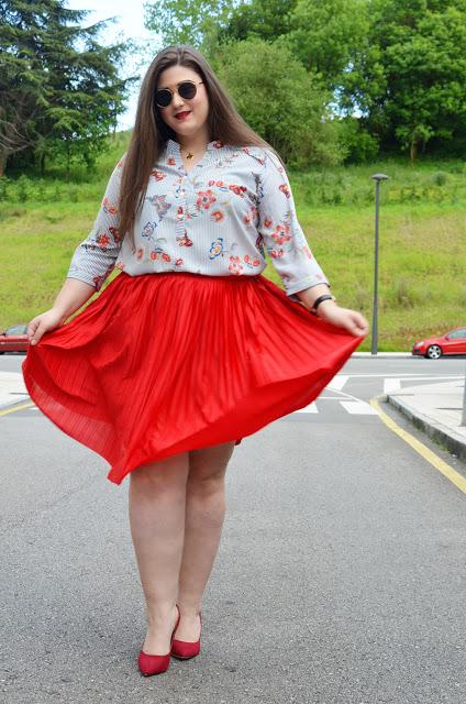 Outfit of the Day ~ Falda plisada, flores y rallas ~ Plus size Girl