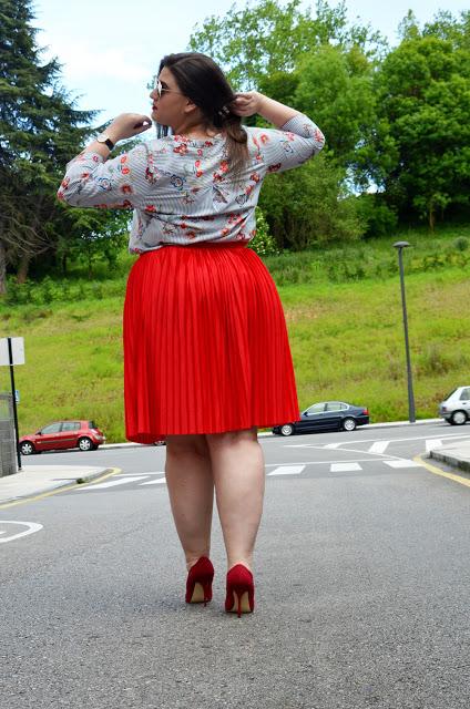 Outfit of the Day ~ Falda plisada, flores y rallas ~ Plus size Girl