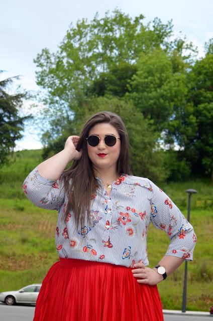Outfit of the Day ~ Falda plisada, flores y rallas ~ Plus size Girl
