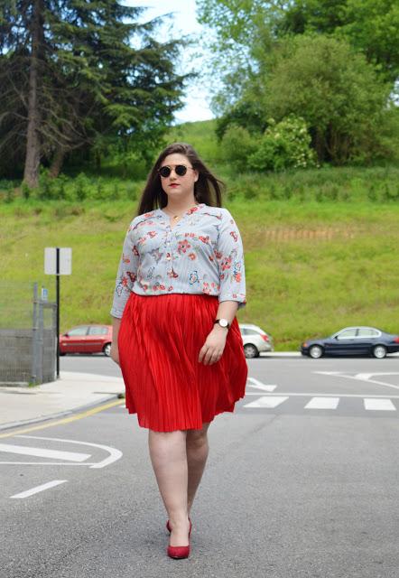 Outfit of the Day ~ Falda plisada, flores y rallas ~ Plus size Girl