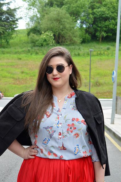 Outfit of the Day ~ Falda plisada, flores y rallas ~ Plus size Girl