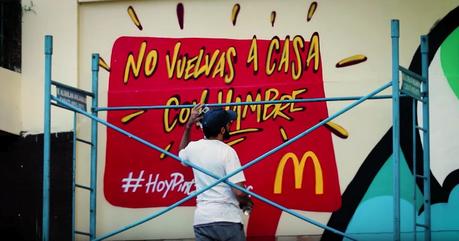 McDonald’s convierte las puertas de los garajes en soporte publicitario
