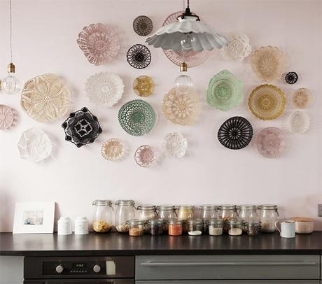 ¿Te atreves a decorar una pared con platos de ganchillo? YO SI