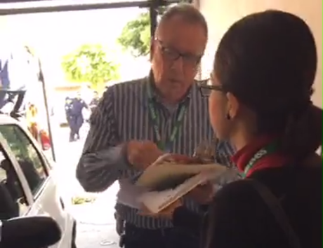 Video: Personal del IMSS simula embargo para robar en domicilio