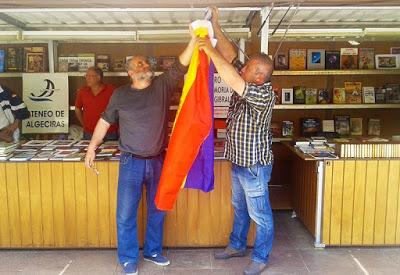 El alcalde de Algeciras prohibió la bandera republicana en una caseta de libros