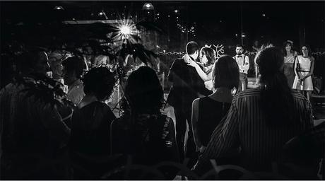 baile-novios-ventana-fotografia-boda-soria