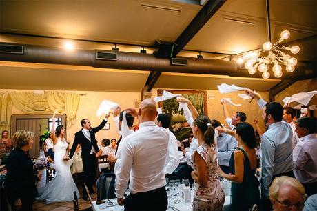 entrada-banquete-novios-fotografia-boda-soria