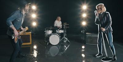 Vinila Von Bismark protagoniza el nuevo videoclip de Sidonie: 'Siglo XX'