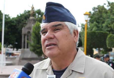 Explotan bomberos contra el comandante Adolfo Benavente por malos tratos