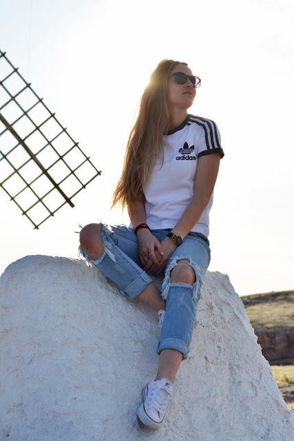 3 STRIPES AND JEANS